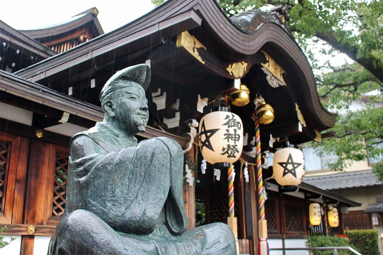 القاعة الرئيسية لمعبد آبي نو سيمي في كيوتو (© بيكستا)