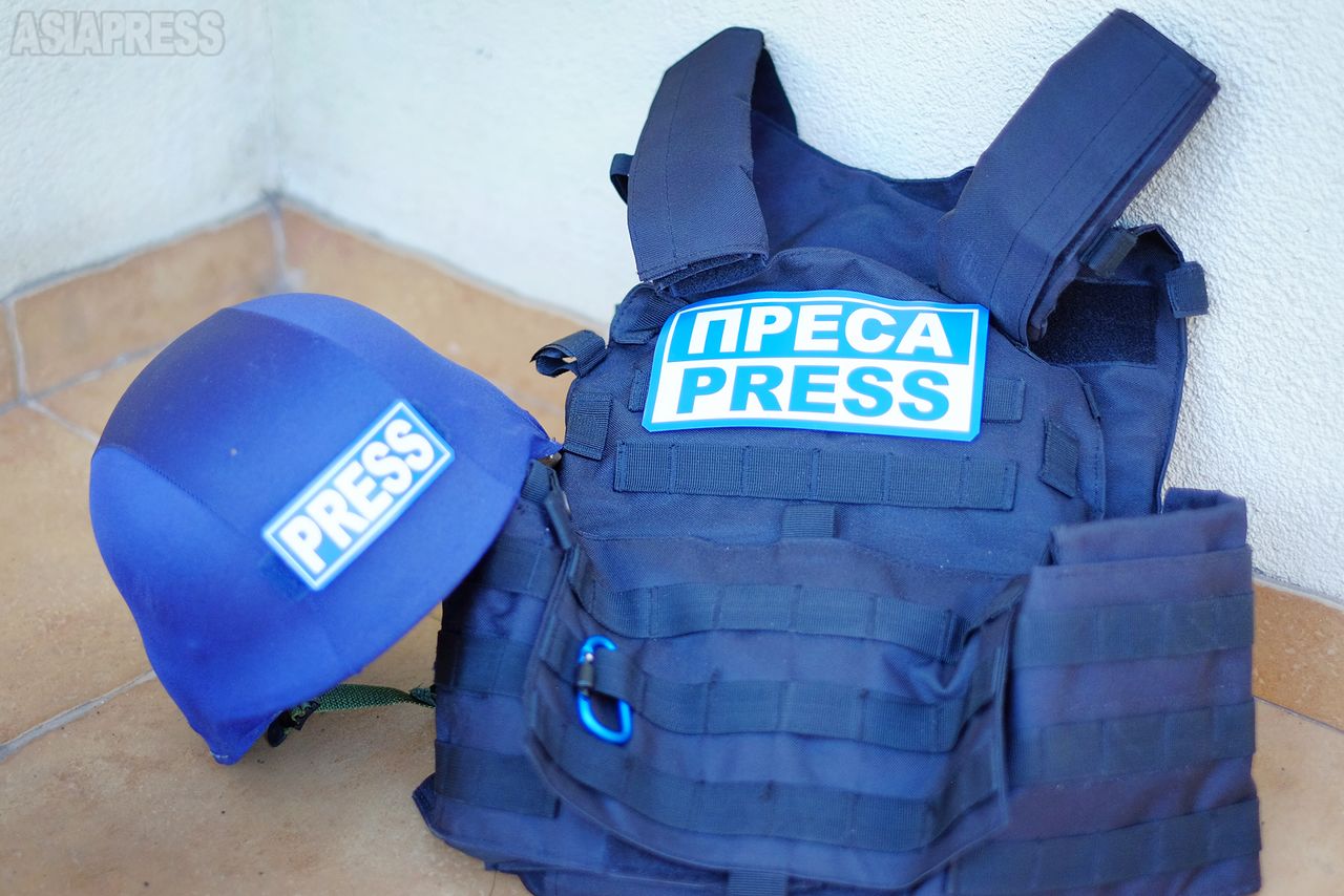 سترة تاماموتو الواقية من الرصاص وخوذتها. (&copy; تاماموتو إيكو)