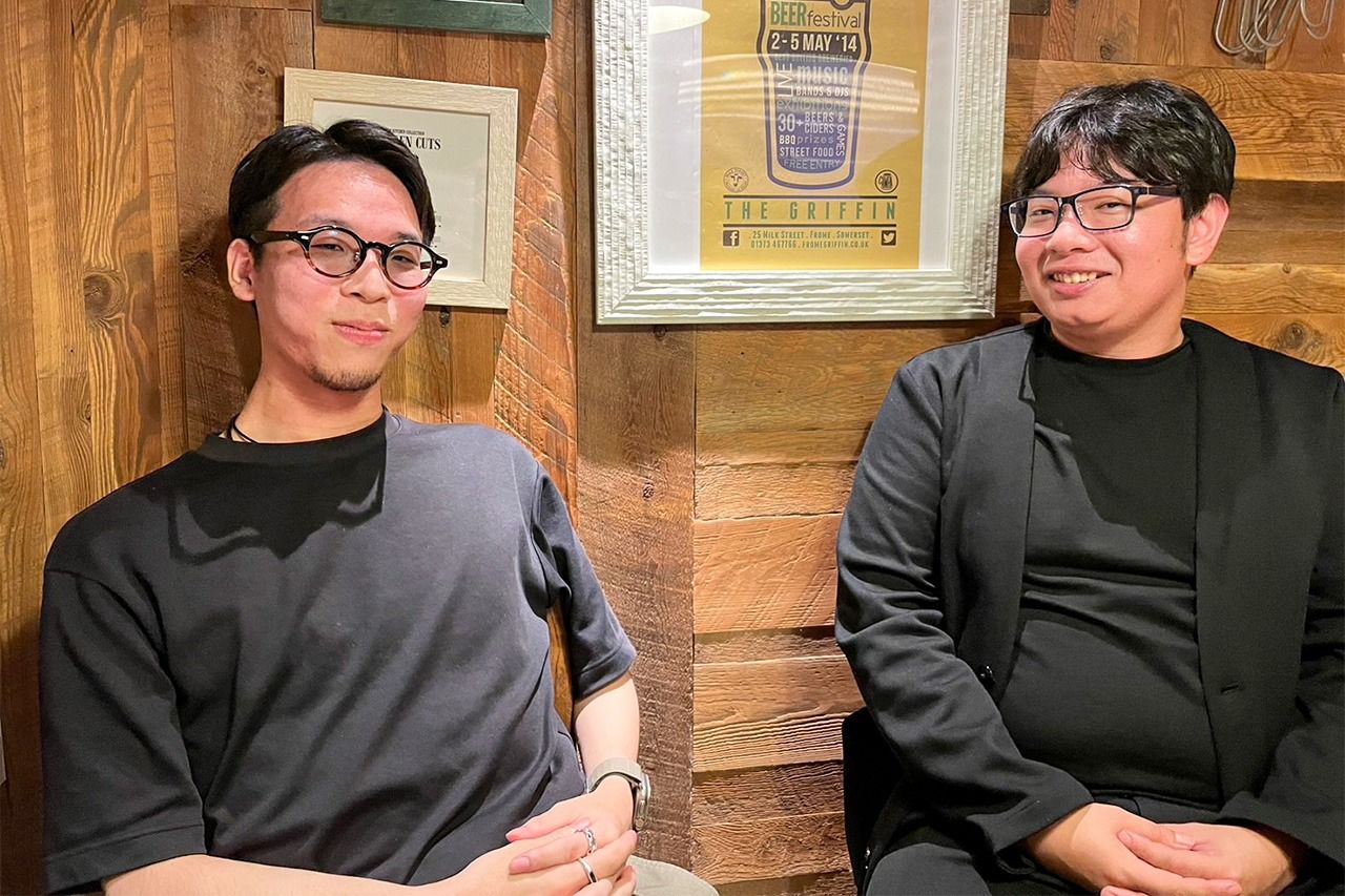 يوسوكي (يسار) وأيومو. (© غوتو إيري)