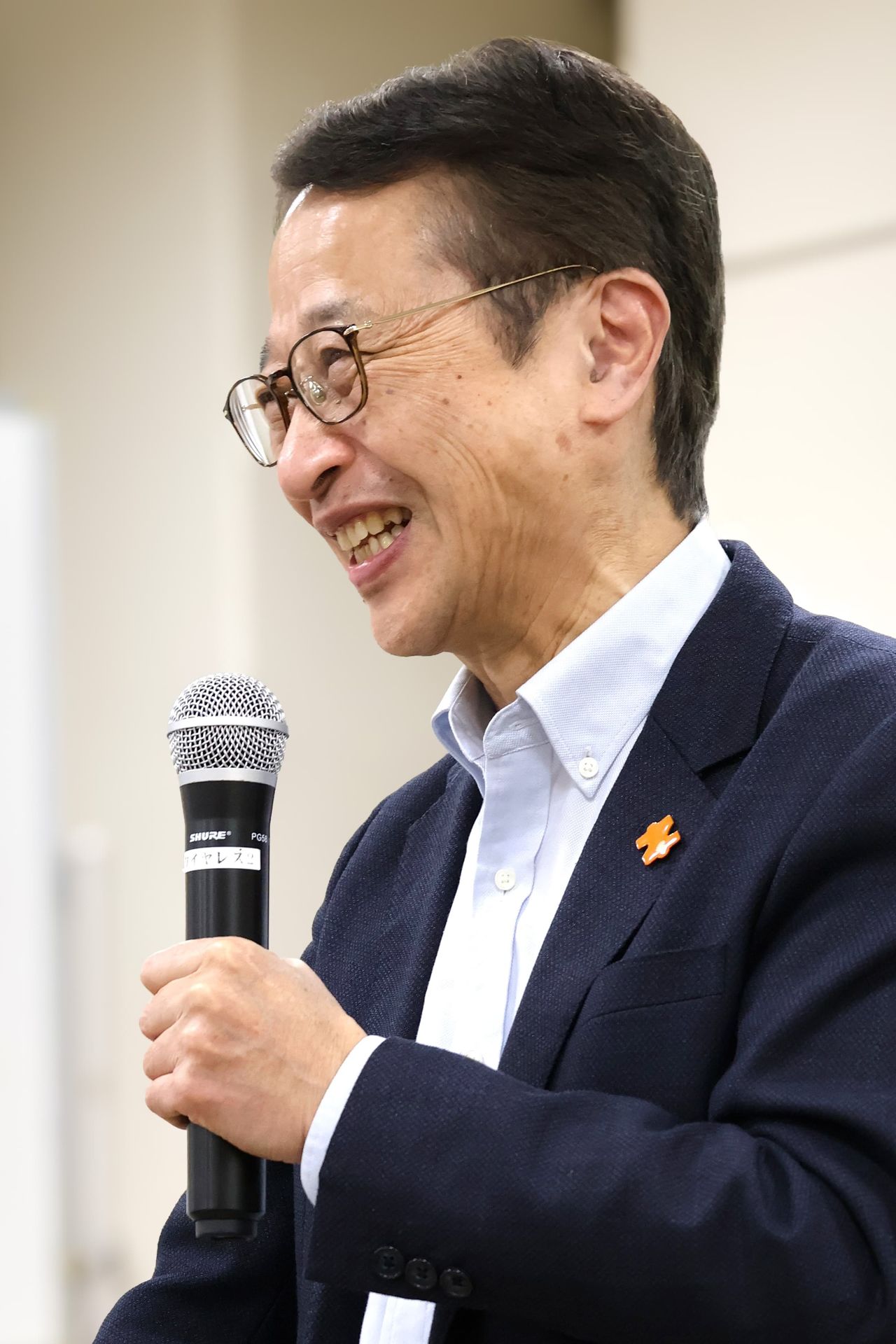 يؤكد ميتسوهاشي أن ”الرعاية لا يمكن القيام بها بمفردك، بل تحتاج إلى مساعدة من الآخرين“ (تصوير: موتشيدا جوجي)