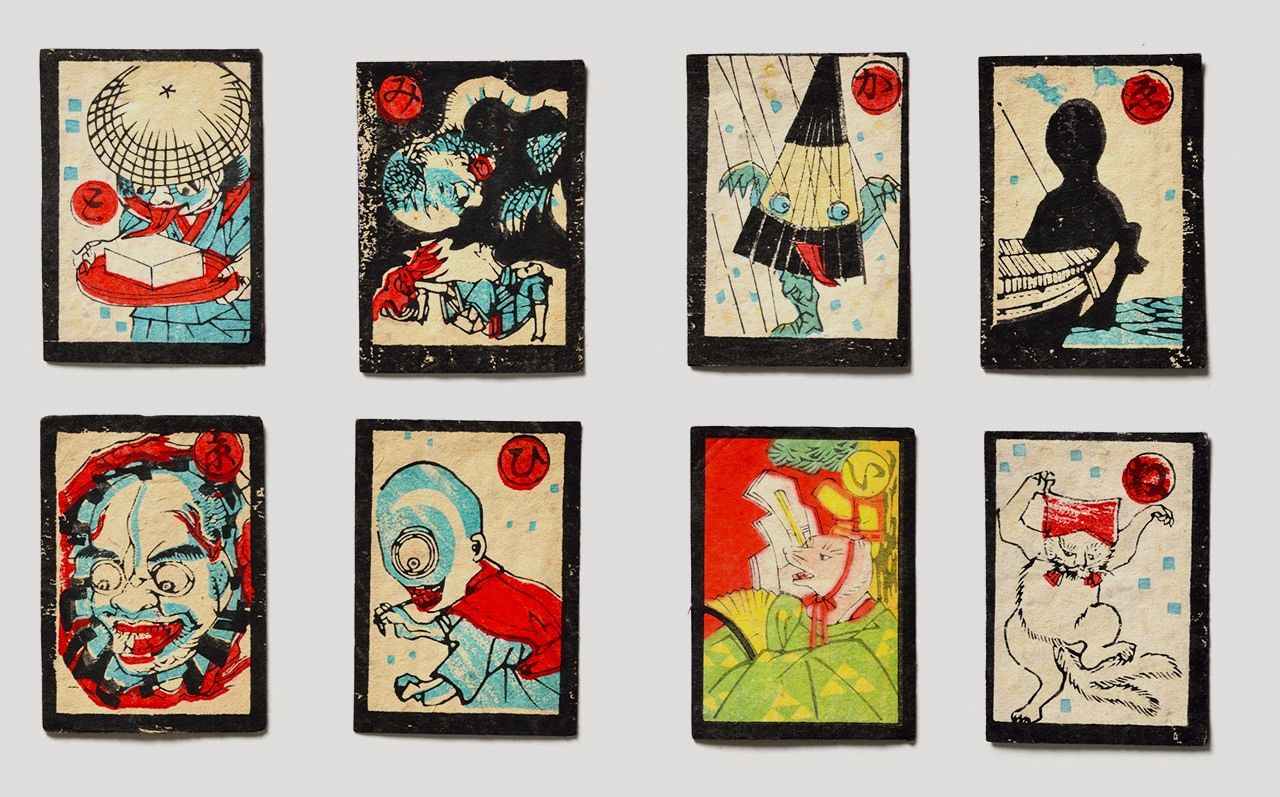بطاقات كاروتا عليها صور يوكاي تعود لفترة إيدو وما بعد (الصورة بإذن من متحف مييوشي مونونوكي).