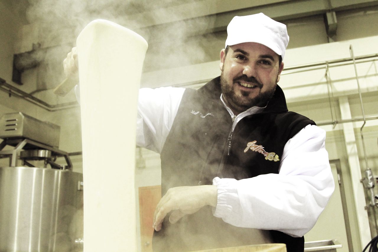 خبير الجبن الإيطالي جيوفاني غراتزيانو (الصورة من إهداء فاتّوريا بيو هوكايدو)