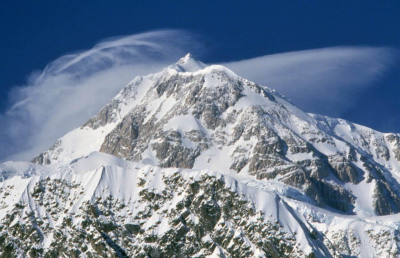 جبل دينالي في الشتاء. لم يعثر أبدًا على أي أثر لإيمورا في الجبل. (ياناغي أكينوبو)