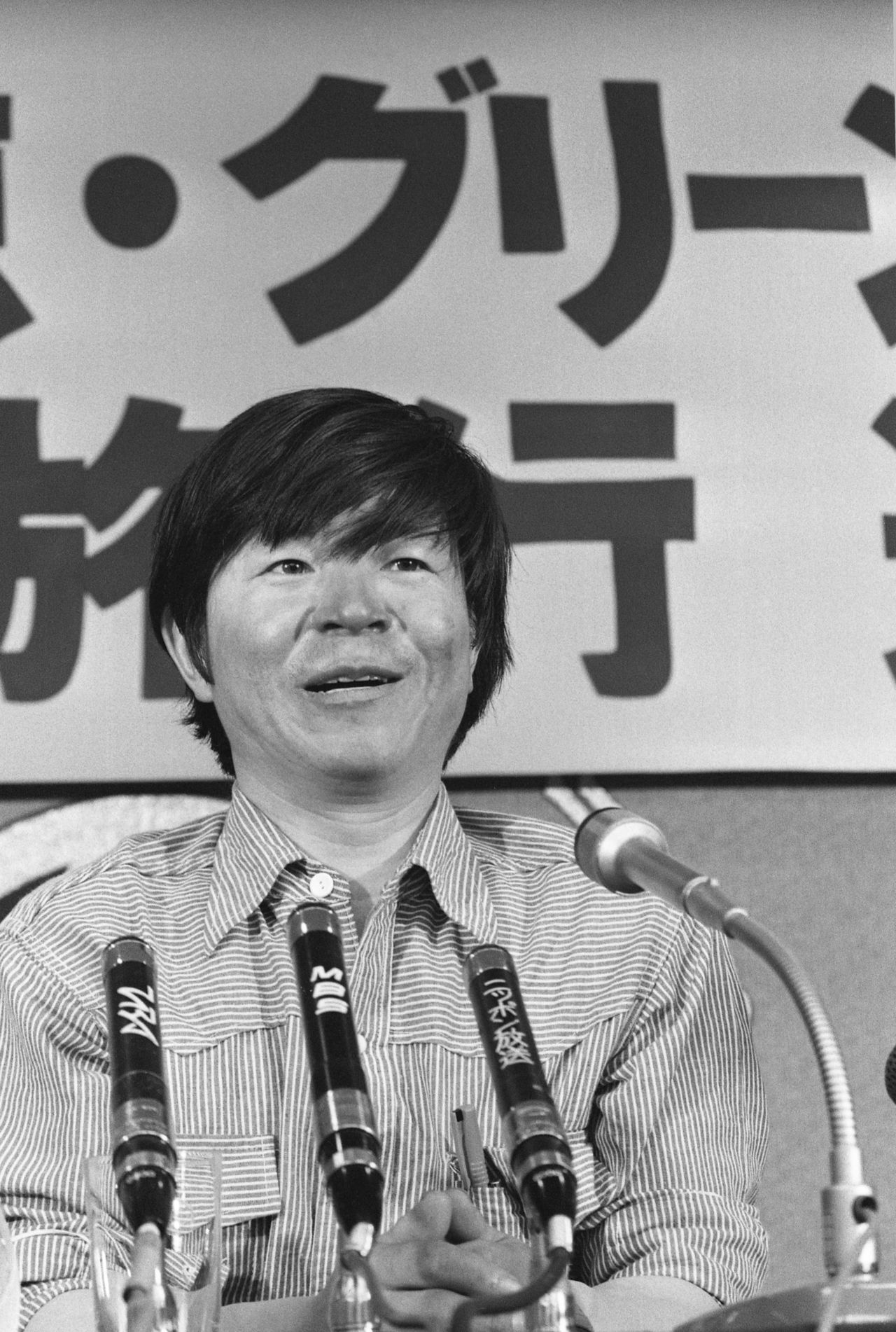 إويمورا يتحدث في نادي الصحافة الوطني الياباني في الأول من سبتمبر/ أيلول 1978، بعد عبوره لجزيرة غرينلاند. جيجي برس)
