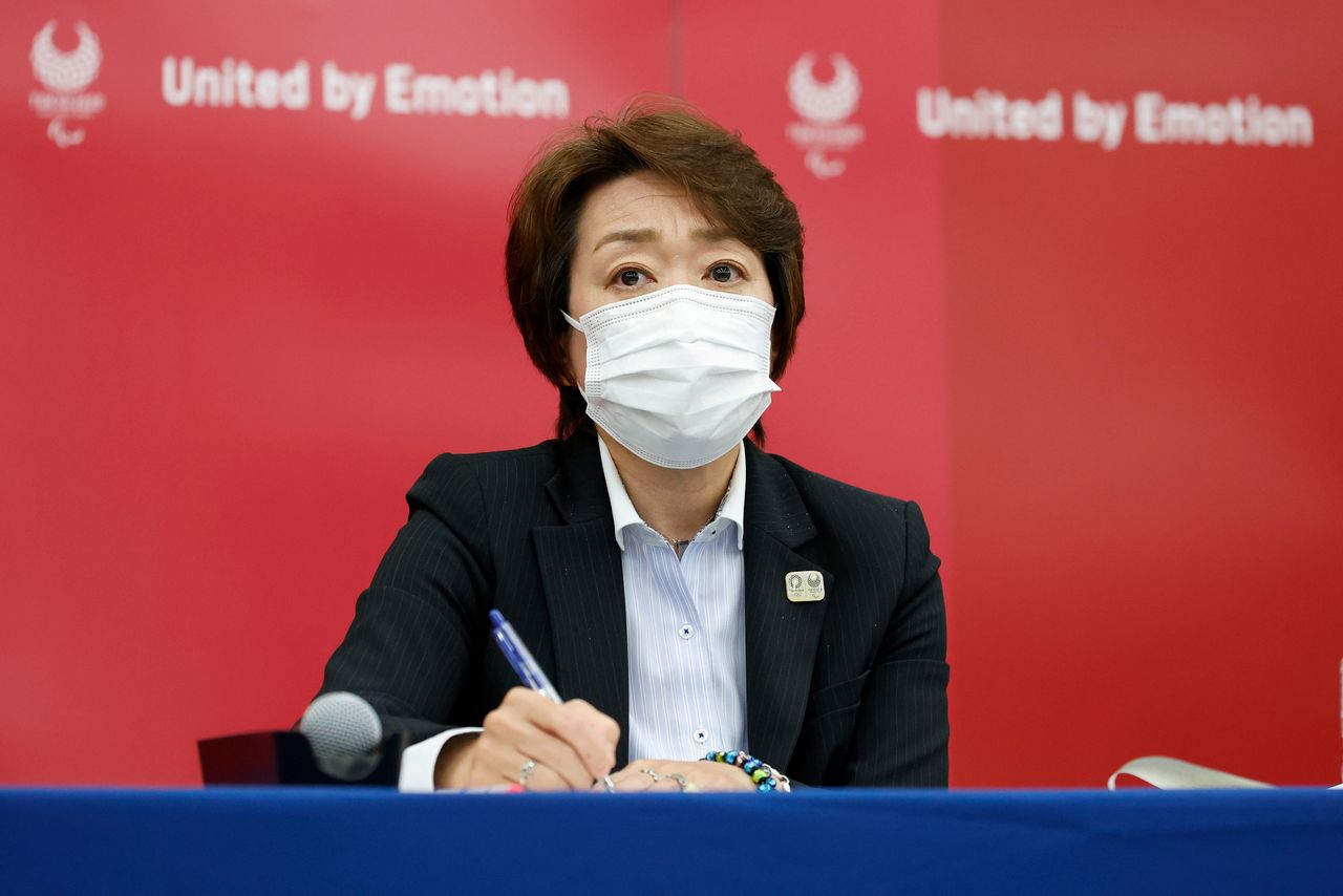 سيكو هاشيموتو رئيسة أولمبياد طوكيو 2020 خلال مؤتمر صحفي في طوكيو يوم الاثنين. صورة حصلت عليها رويترز من ممثل عن وكالات الأنباء.