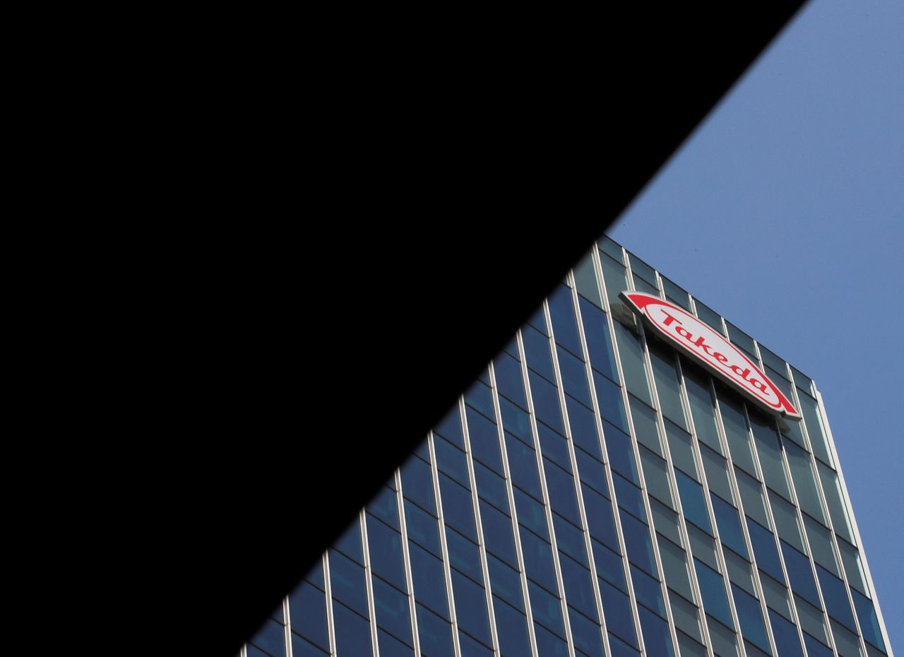 شعار شركة تاكيدا للأدوية على مقرها الجديد في طوكيو، اليابان، 2 يوليو/ تموز، 2018. رويترز / كيم كيونغ هون.