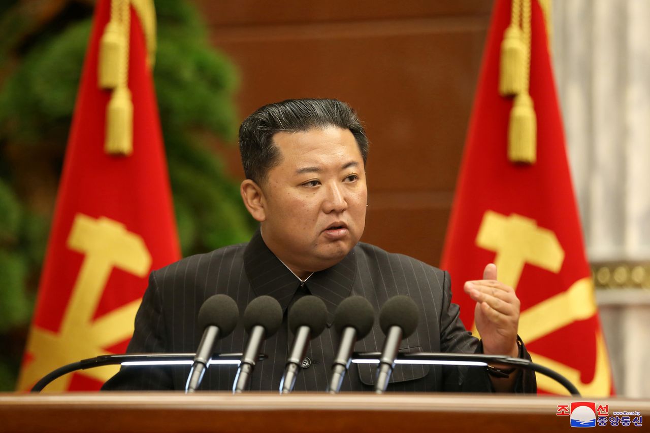 الزعيم الكوري الشمالي كيم جونج أون في صورة نشرتها وكالة الأنباء المركزية الكورية الشمالية يوم 3 سبتمبر أيلول 2021. صورة حصلت عليها رويترز يحظر استخدامها أو بيعها للحملات التجارية أو التحريرية في كوريا الجنوبية