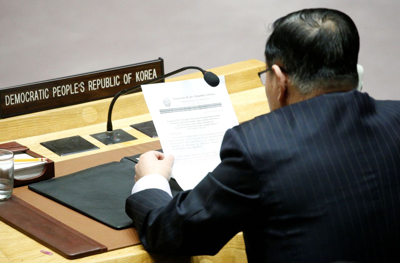 مندوب كوريا الشمالية للأمم المتحدة في اجتماع لمجلس الأمن. صورة من أرشيف رويترز