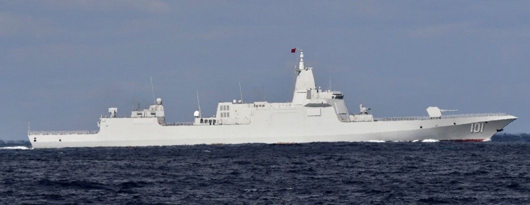 مدمرة صينية تبحر بالقرب من اليابان يوم الاثنين. صورة من وزارة الدفاع اليابانية.