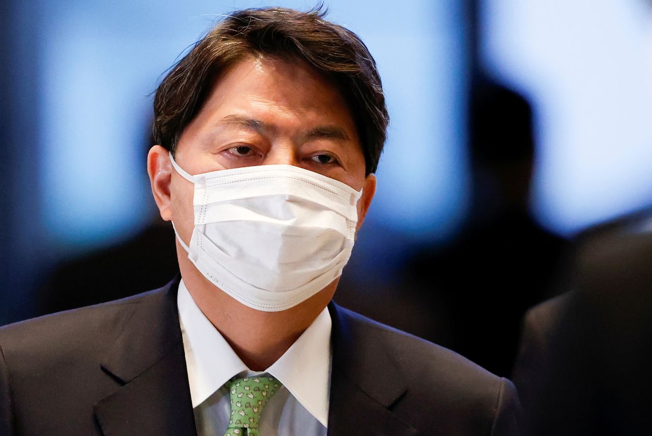 وزير الخارجية الياباني الجديد يوشيماسا هاياشي في طوكيو بصورة من أرشيف رويترز.