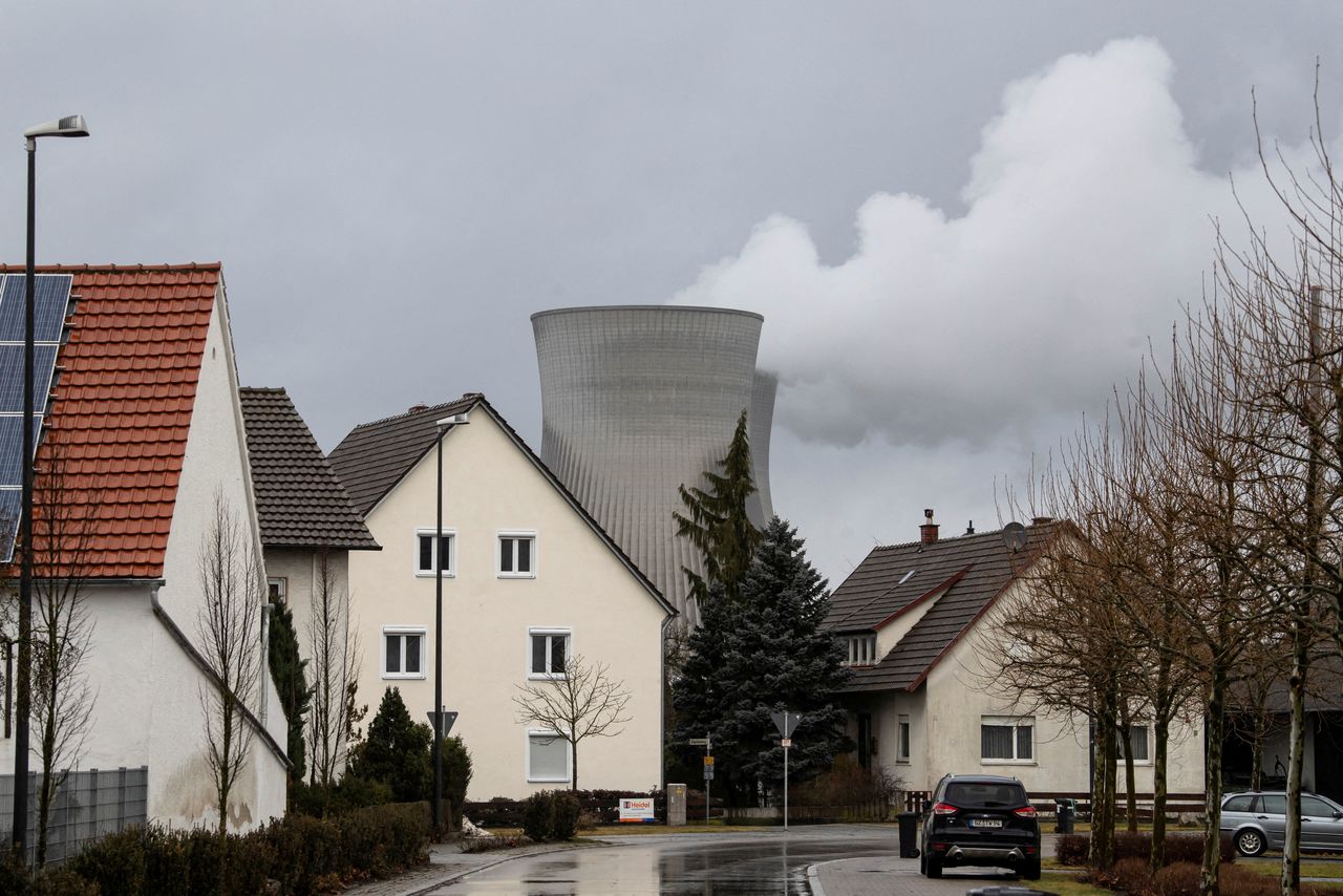 مشهد عام لمحطة نووية في جوندريمينجن بألمانيا يوم 29 ديسمبر كانون الأول 2021. تصوير:رويترز.