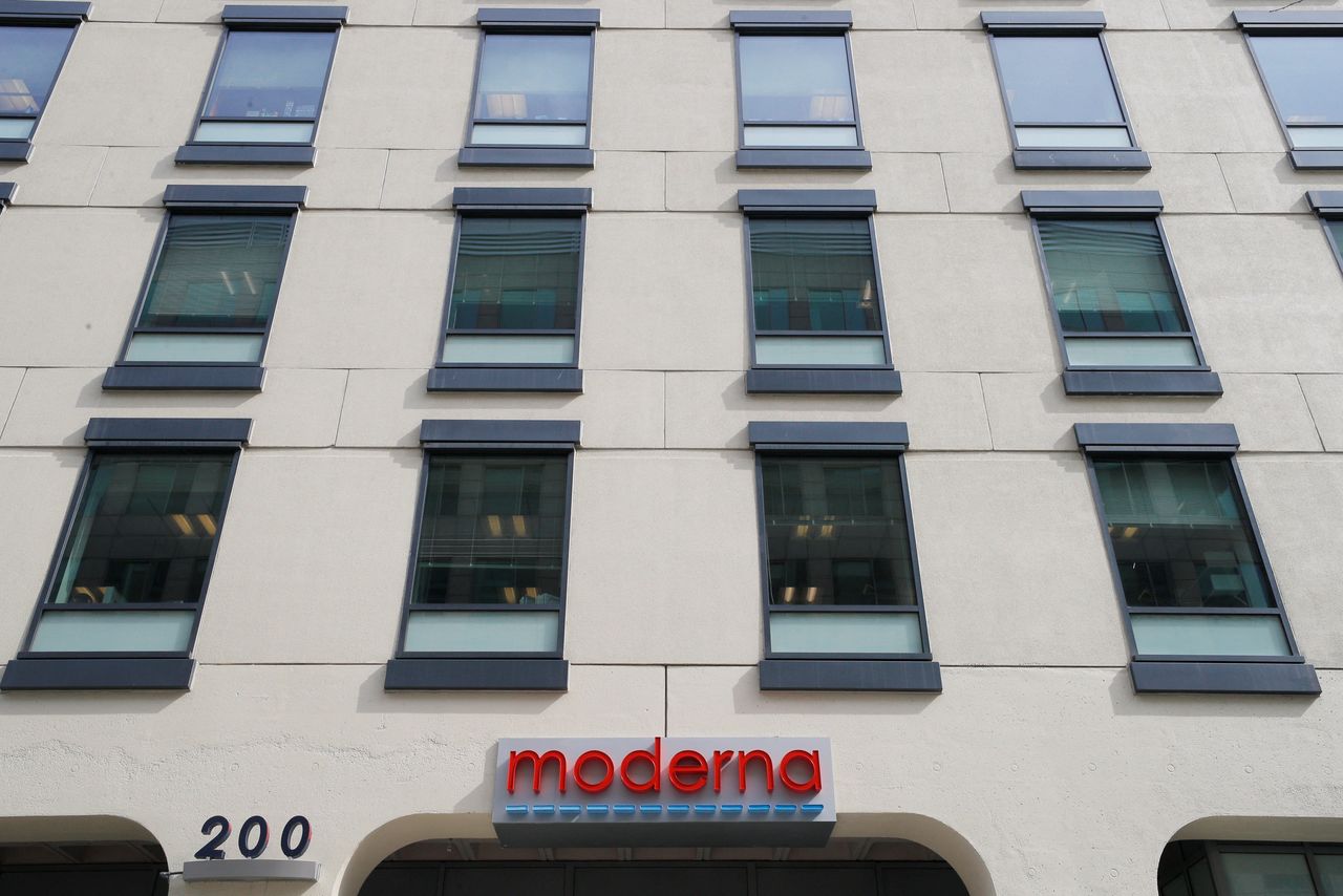 مقر شركة مودرنا في ماساتشوستس بالولايات المتحدة في 11 مارس آذار 2021. رويترز