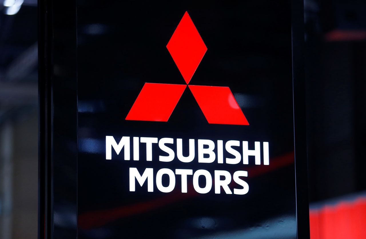 شعار ميتسوبيشي موتورز اليابانية - صورة من أرشيف رويترز.