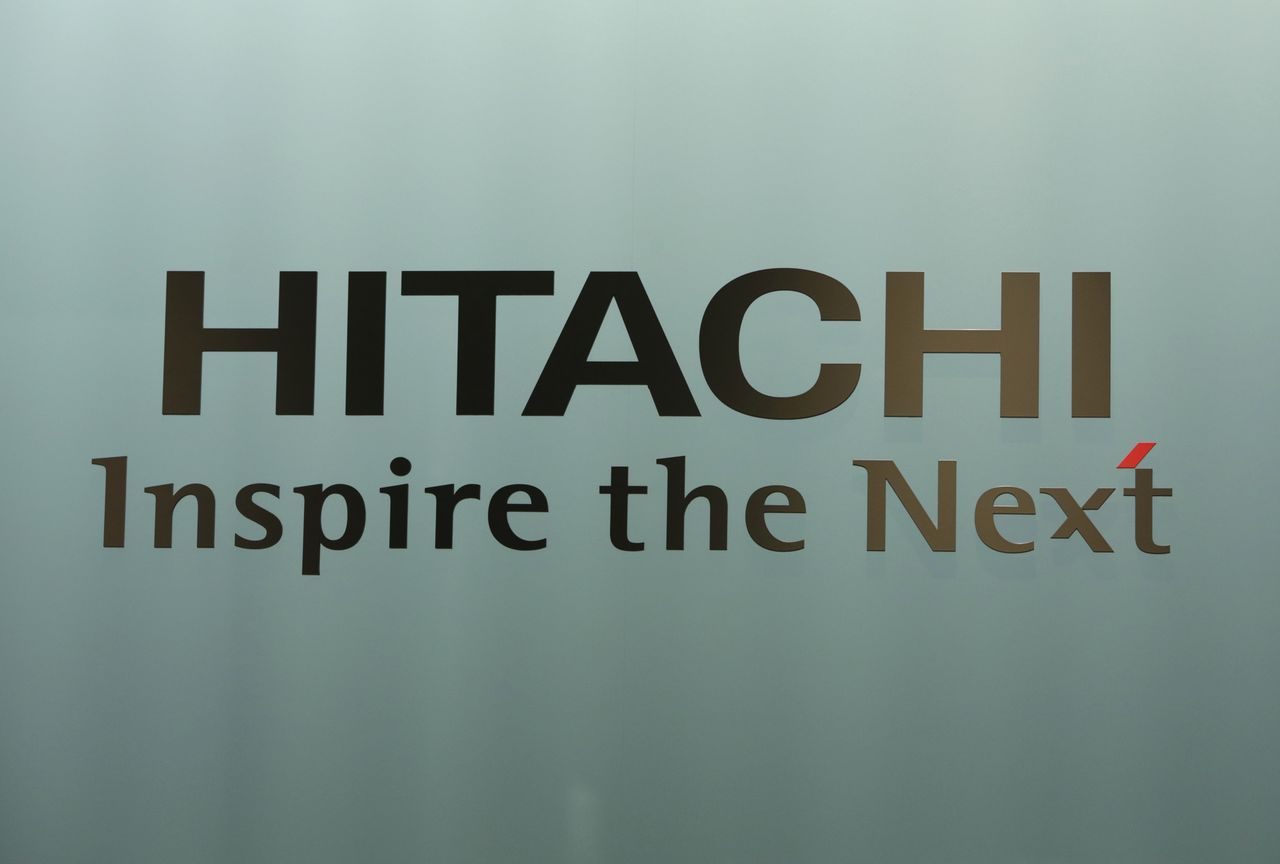 شعار شركة هيتاشي اليابانية - صورة من أرشيف رويترز.