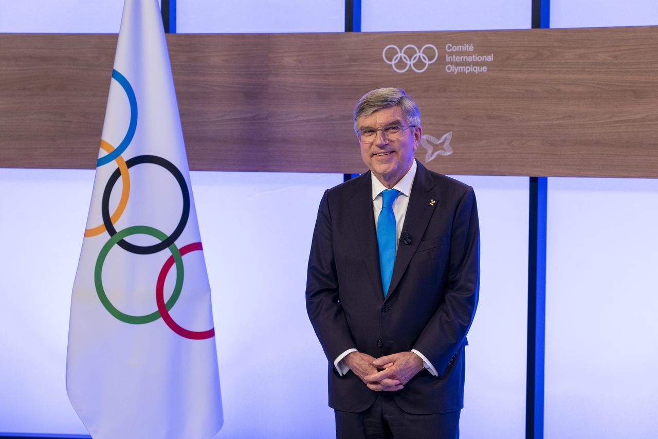 توماس باخ رئيس اللجنة الأولمبية الدولية في لوزان بسويسرا يوم 8 يونيو حزيران 2021. صورة لرويترز من اللجنة الاولمبية الدولية. يحظر اعادة بيع هذه الصورة أو الاحتفاظ بها في أرشيف.