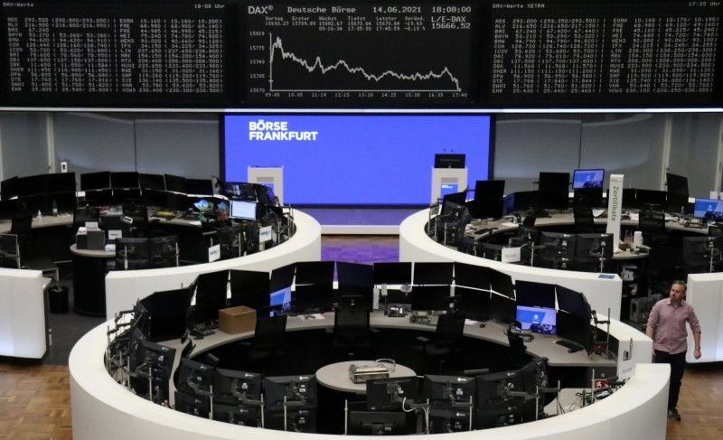 مؤشر داكس للأسهم الألمانية خلال تعاملات بورصة فرانكفورت يوم الاثنين. تصوير: رويترز.