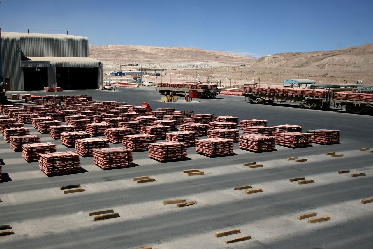 ألواح النحاس عند أكبر منجم للنحاس في العالم في تشيلي. صورة من أرشيف رويترز.