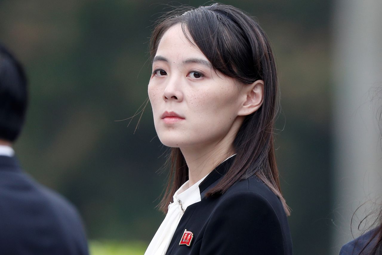 كيم يو جونج المسؤولة الكبيرة في الحزب الحاكم وشقيقة الزعيم كيم جونج أون في هانوي بصورة من أرشيف رويترز.