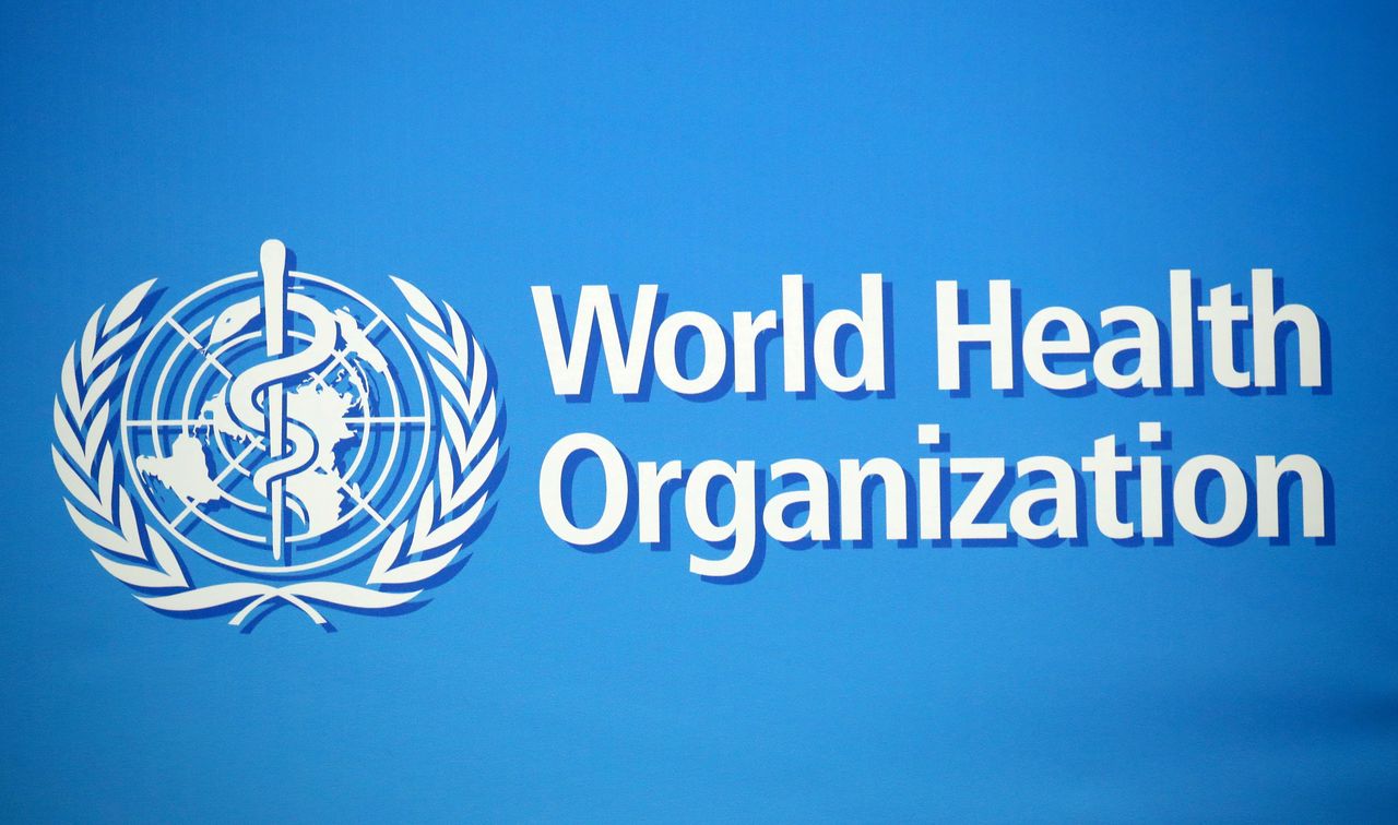 شعار منظمة الصحة العالمية في صورة من أرشيف رويترز