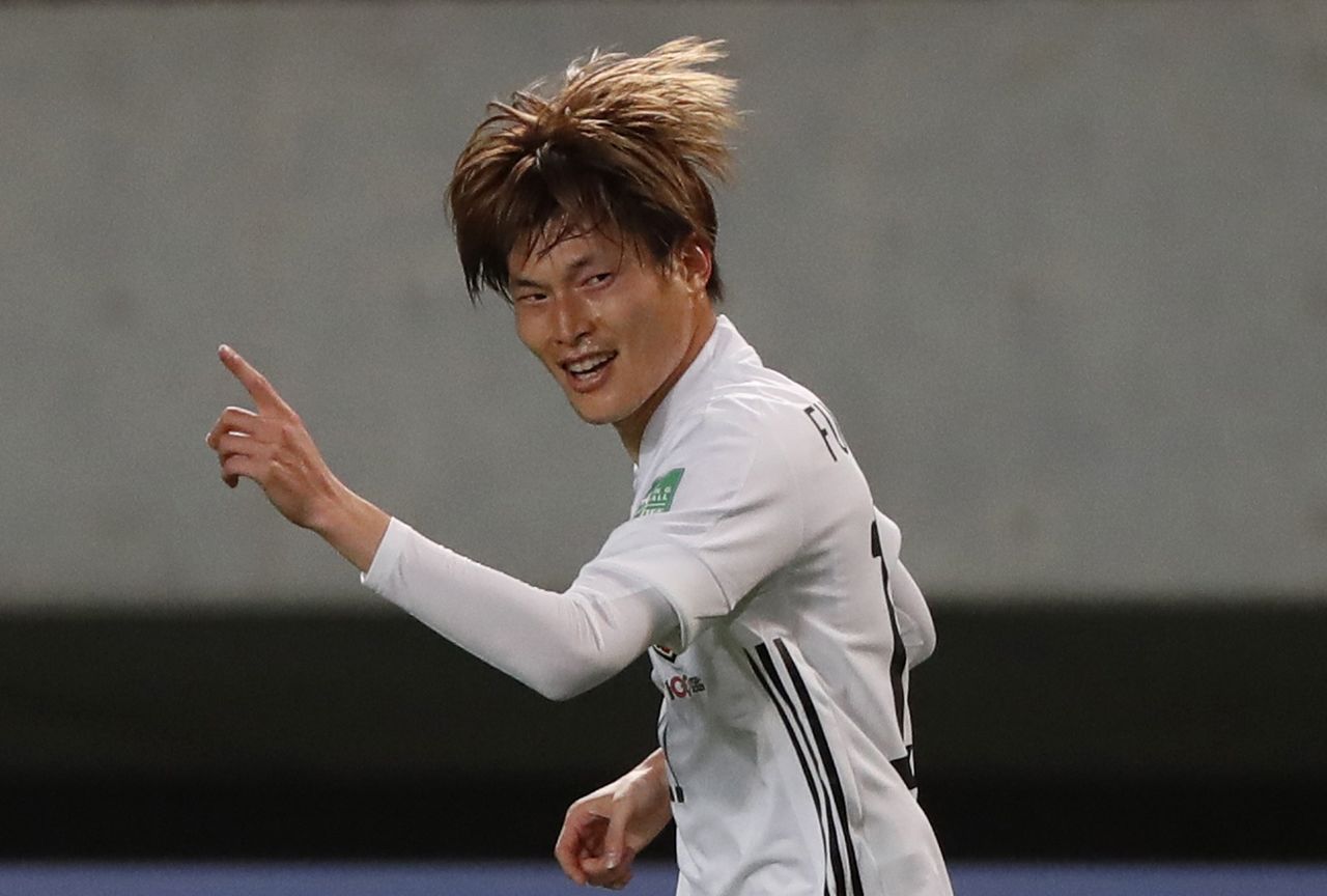 الياباني كيوجو فوروهاشي خلال مباراة بصورة من أرشيف رويترز.