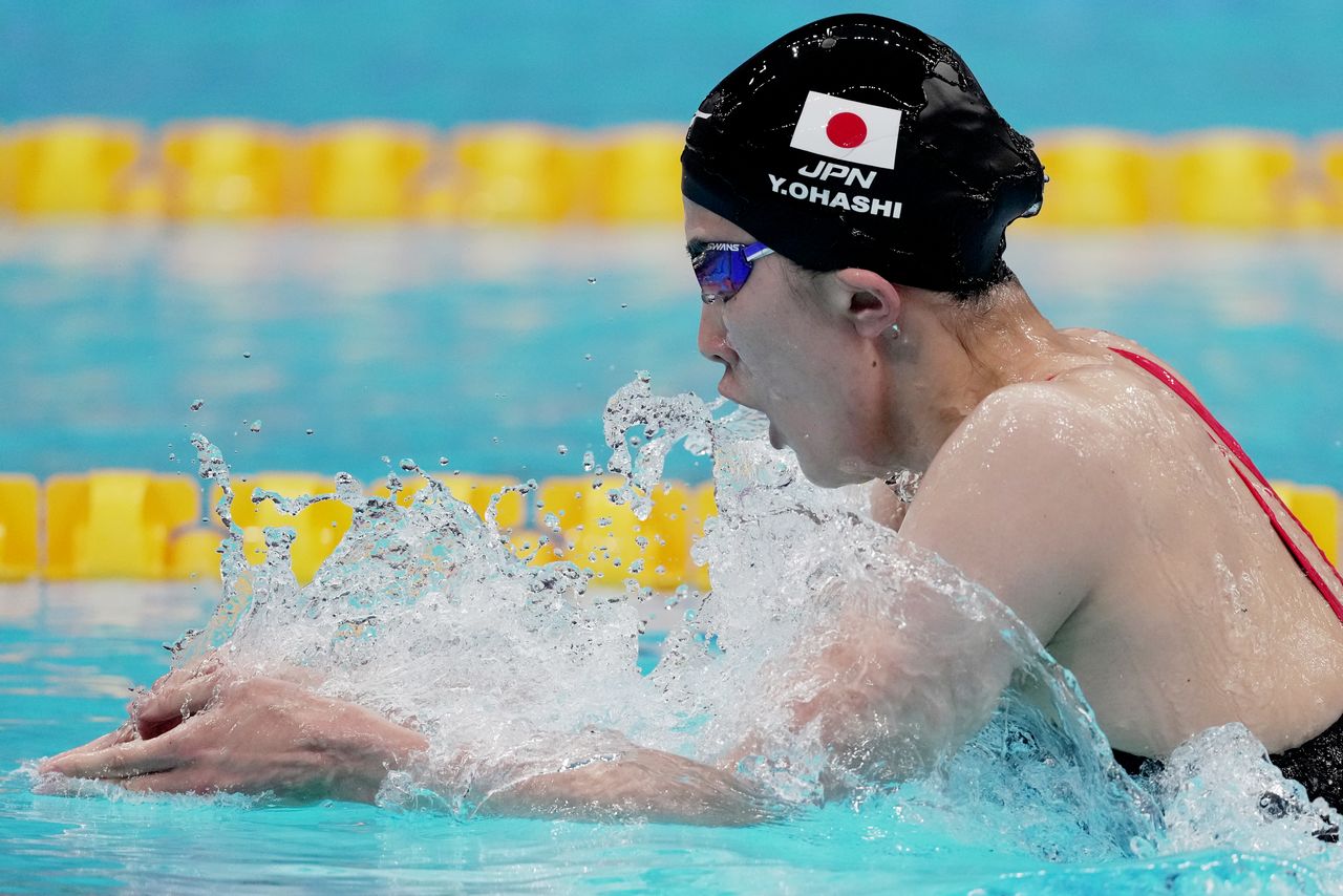 اليابانية يوي أوهاشي خلال مشاركتها في منافسات السباحة بأولمبياد طوكيو. تصوير: ألكسندرا شميجيل - رويترز