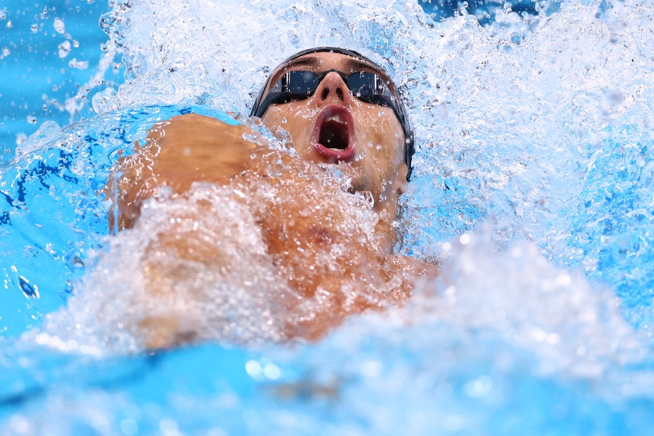 توماس تشيكون يشارك في الدور قبل النهائي لسباق 100 متر حرة في منافسات السباحة بأولمبياد طوكيو يوم الثلاثاء. تصوير: كاي فافنباخ - رويترز.