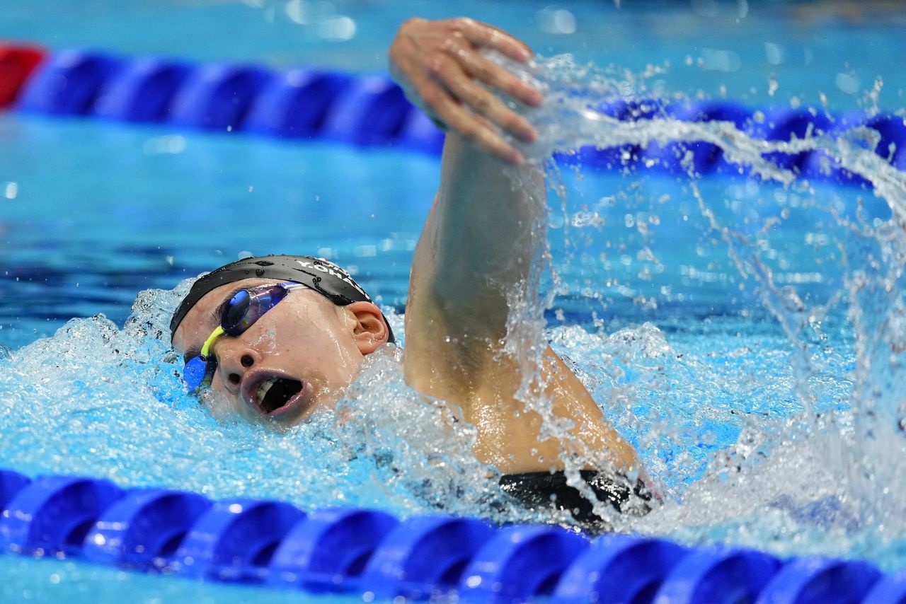 اليابانية يوي أوهاشي خلال سباق 200 متر فردي متنوع للسيدات في السباحة بأولمبياد طوكيو يوم الأربعاء. تصوير:رويترز.