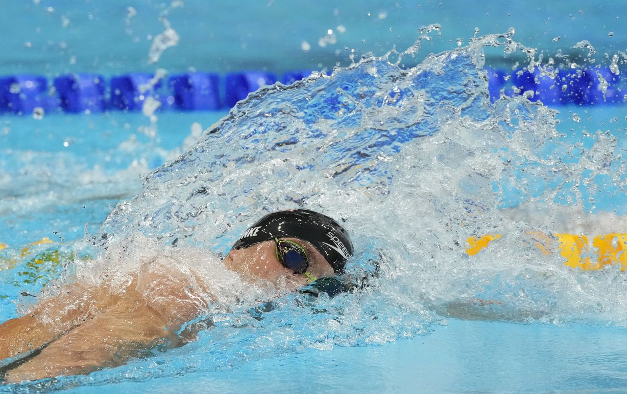 أحرز الأمريكي روبرت فينك خلال مشاركته في نهائي سباق 1500 متر حرة للرجال في السباحة بأولمبياد طوكيو في طوكيو يوم الأحد. صورة لرويترز من يو.إس.إيه توداي سبورتس.