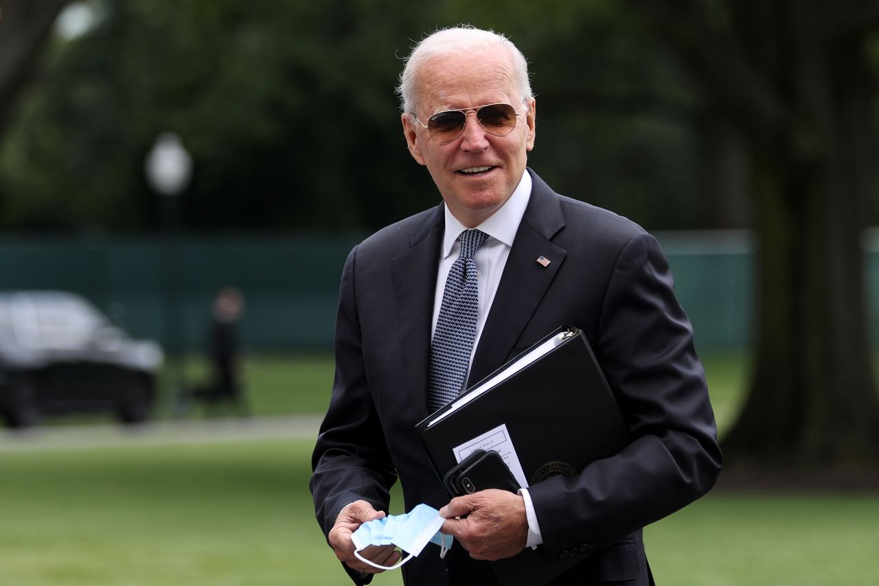 الرئيس الأمريكي جو بايدن يصل إلى البيت الأبيض في واشنطن يوم 2 اغسطس آب 2021. تصوير: جوناثان إيرنست - رويترز.