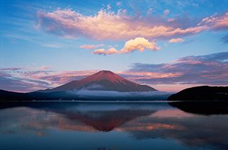 أوياما يوكيؤ مصور مفتون بجبل فوجي Nippon Com