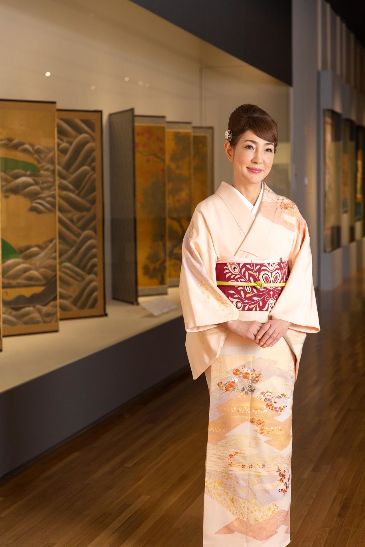 غالباً ما ترتدي يامازاكي الزي التقليدي في التجمعات العامة.