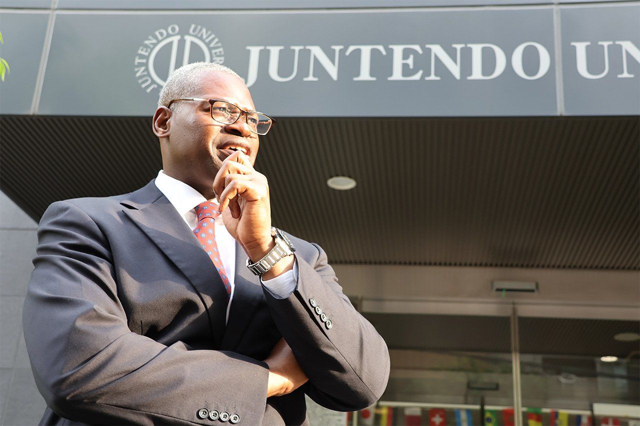 يقول نيونسابا: المشاكل الصحية تؤثر على جميع الناس وفي أي مكان. (© فوجيوارا تومويوكي)