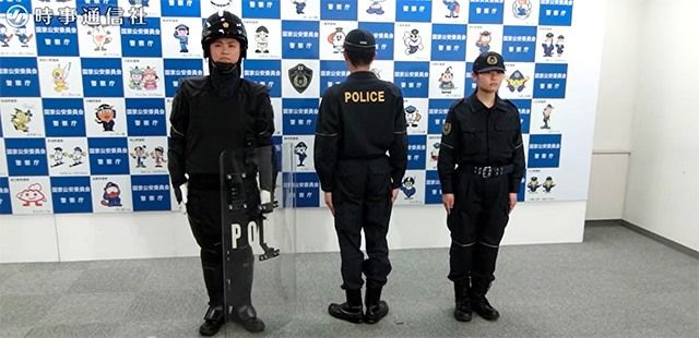 视频）防暴警察换新装（Japan in Photos） | Nippon.com