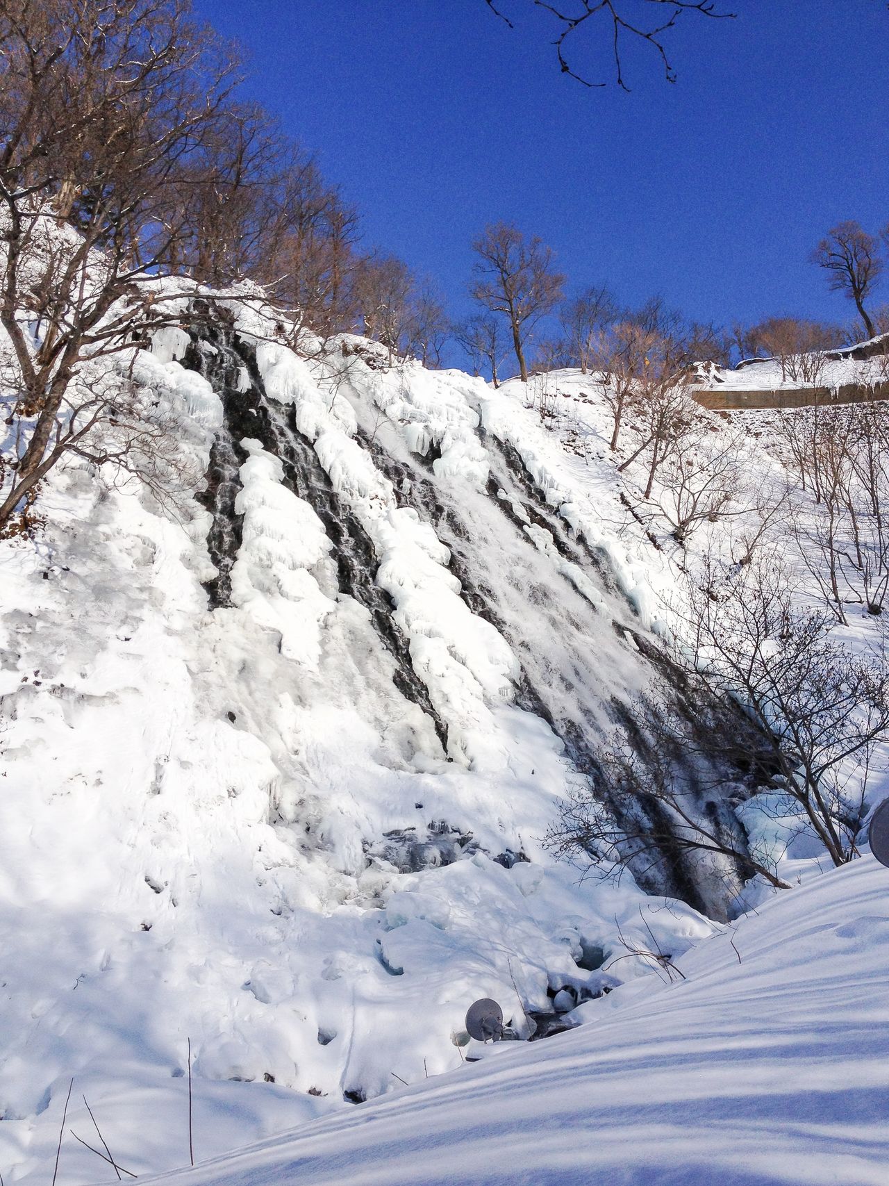 冬天也不结冰，持续流淌　照片提供：知床斜里町观光协会
