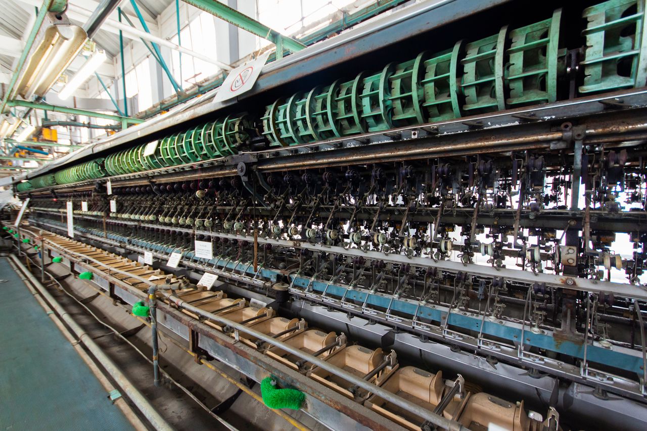 进入昭和时代后，自动缫丝机出现，只需少数工匠即可进行生丝生产