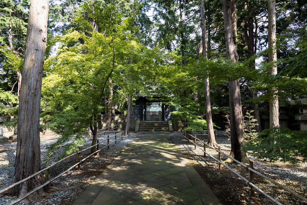 德川家历代将军灵庙通常不对外开放。其间弥漫着神秘的气息，让人难以想象自己仍身处大都市东京