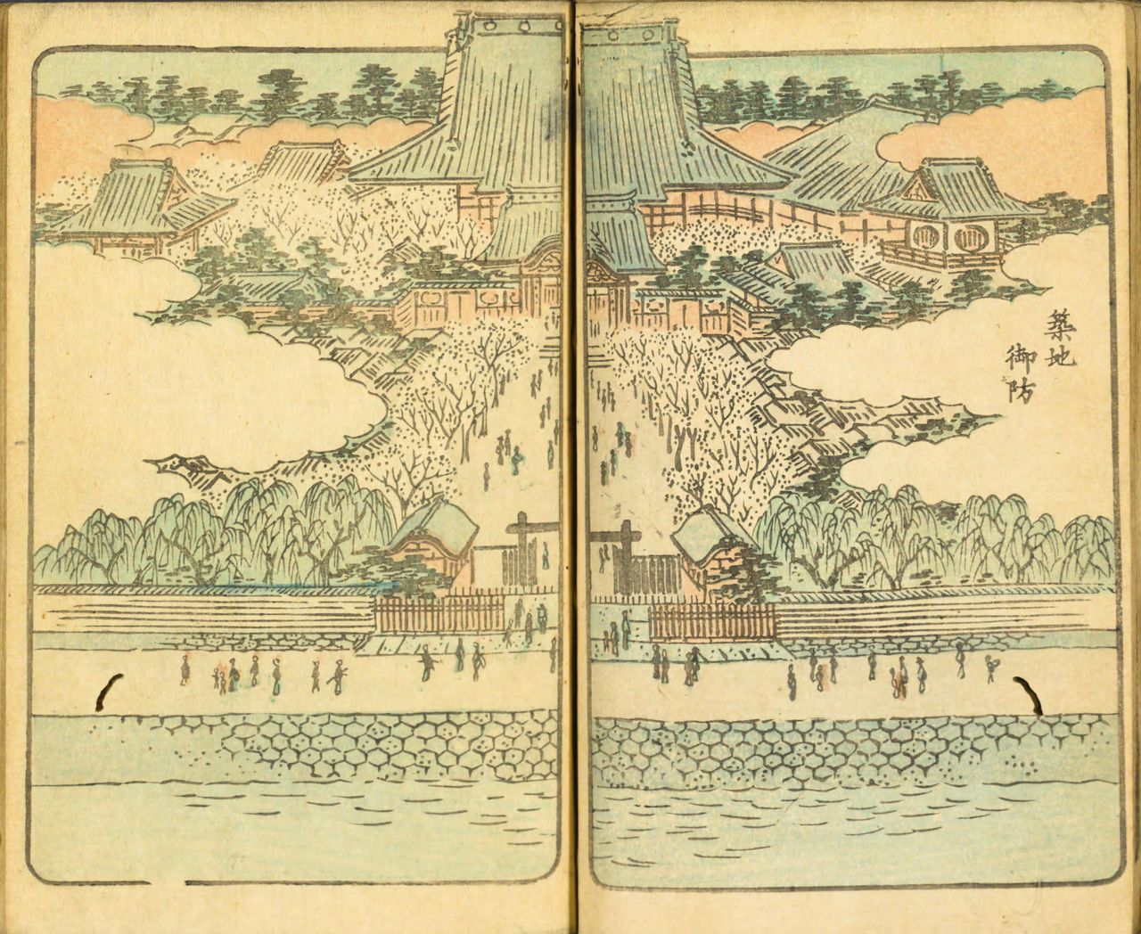 歌川广重所著《绘本江户土产》中的“筑地御坊”（藏于日本国会图书馆）。当时的正殿面朝西南，正殿前面的路就是现在筑地场外市场的波除大街一带。从图上可以清楚地看出，御坊就建在水边