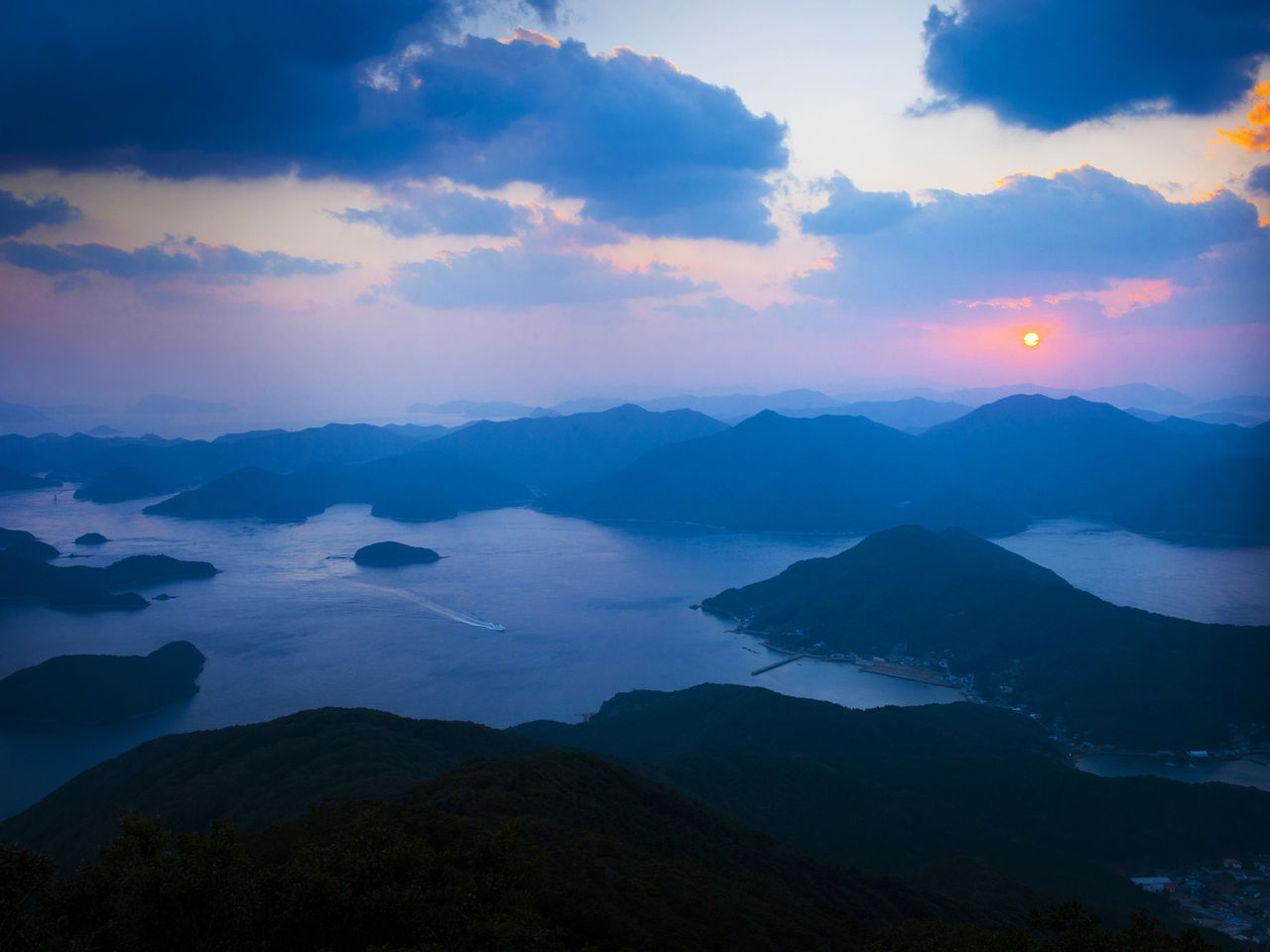 日落前的有川湾,晕染上梦幻般的色彩