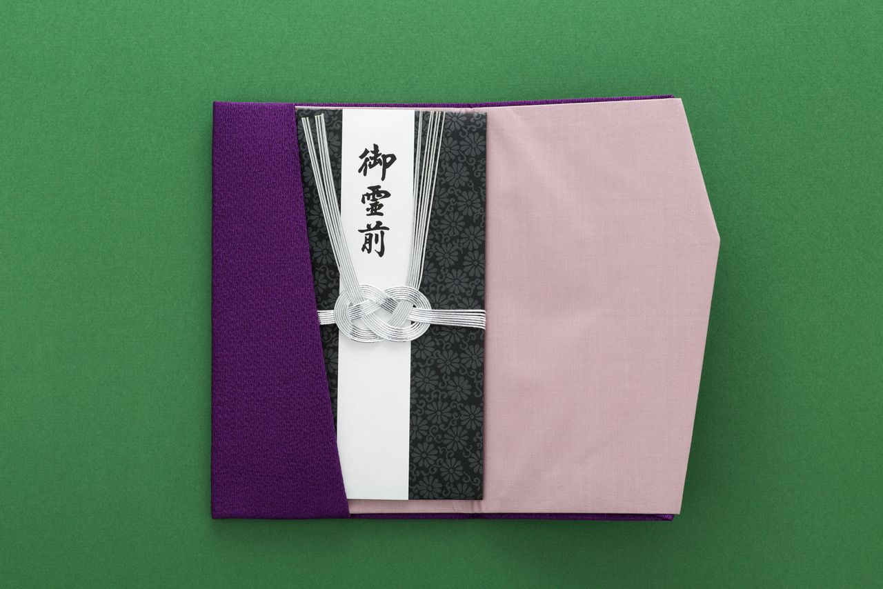 便于插入口袋的“袱纱”(图片:PIXTA)