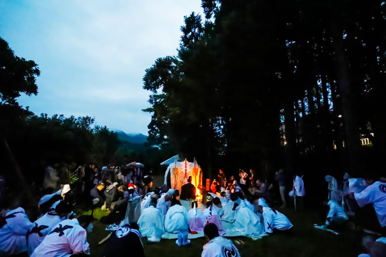 据说,这重现了古代迎接诸神的神社的样子