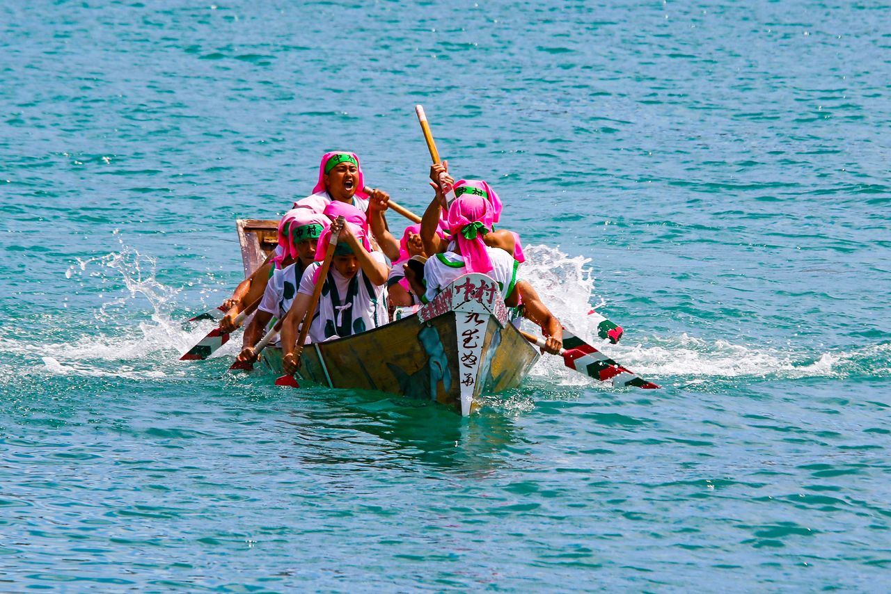 现在的比赛主要使用传统渔船