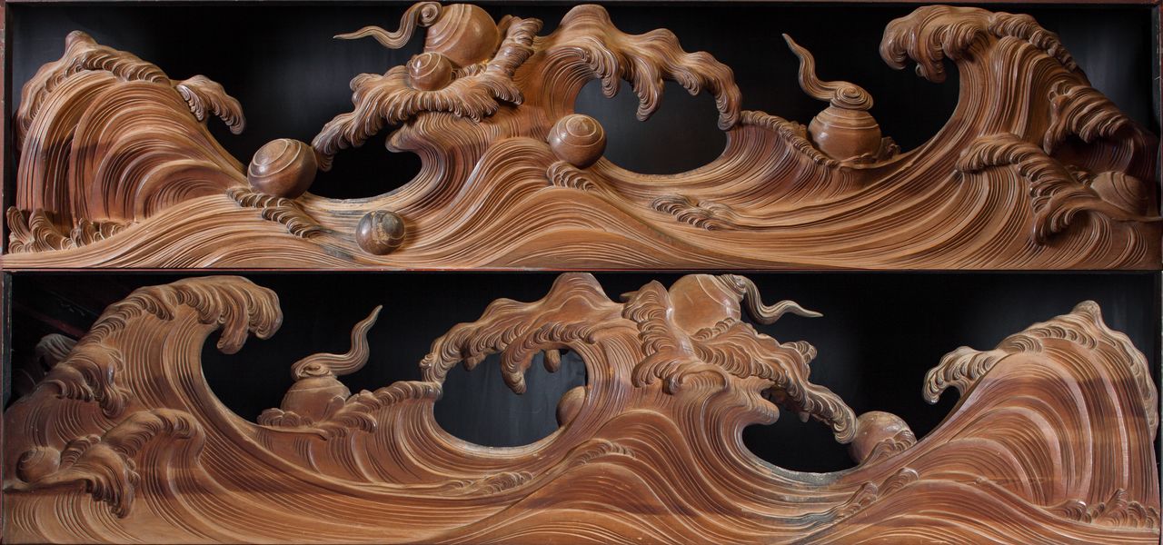 《波上宝珠图》右侧正面和背面(伊八会提供,小田嶋信行摄)