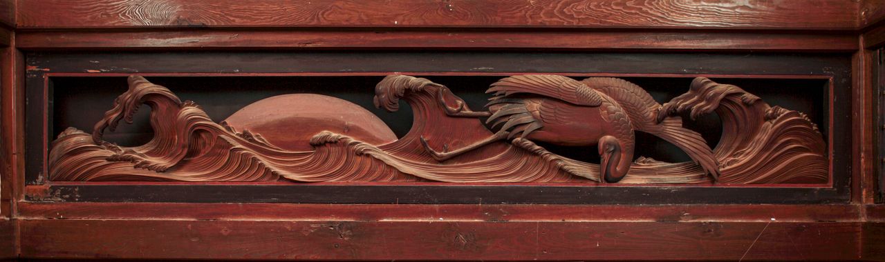 《波上鹤与朝阳》。鹤的羽毛和朝阳的轮廓也用圆规绘制而成(伊八会提供,小田嶋信行摄)