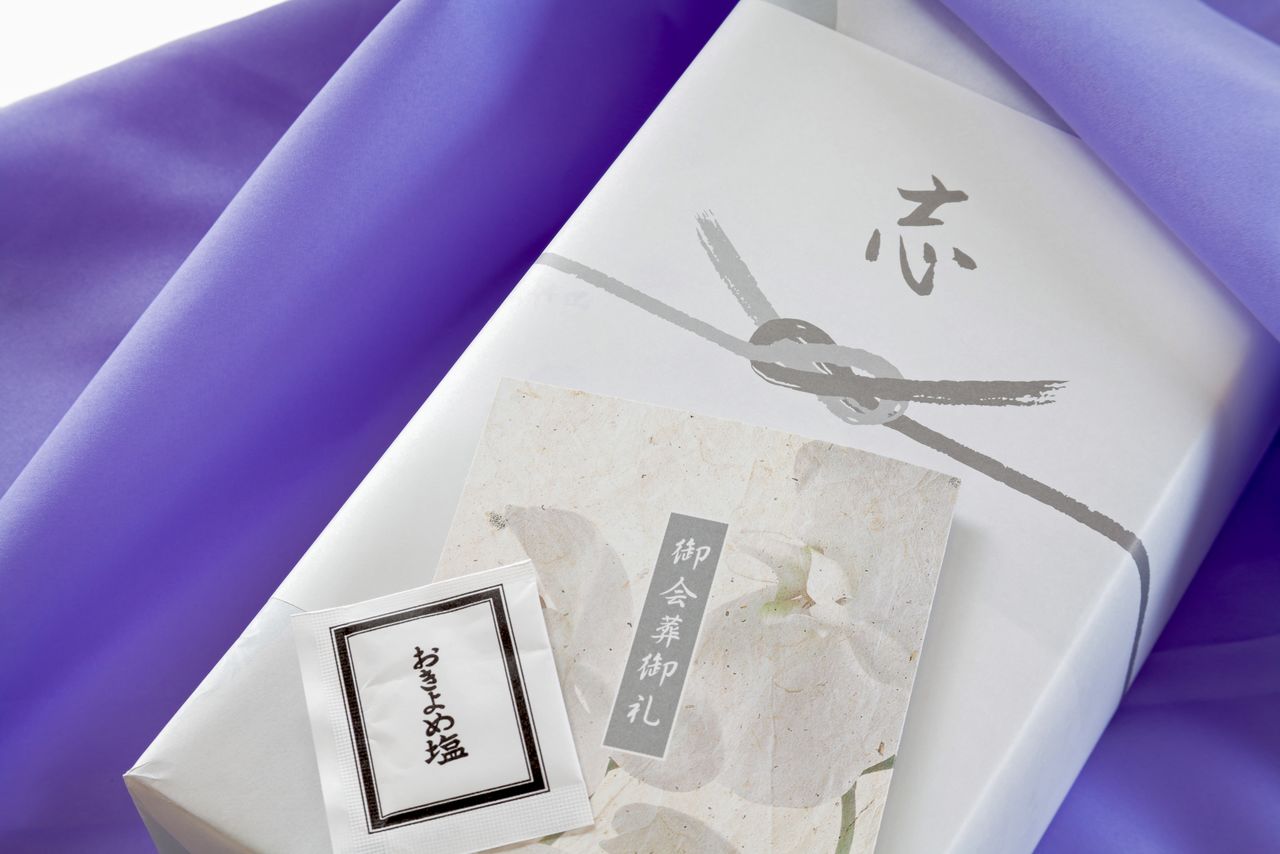 取“不留厄运”之意,伴手礼多为茶点、干货等易耗品(图片:PIXTA)