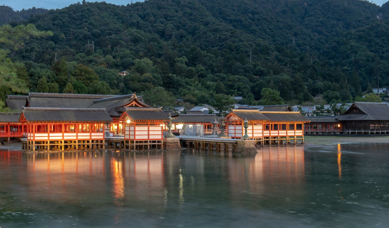 有“水上神社”之称的严岛神社 ©PIXTA