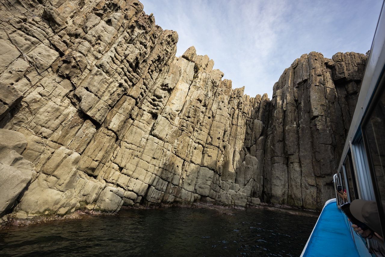 在“大池”内感受悬崖峭壁极的巨大震撼力!