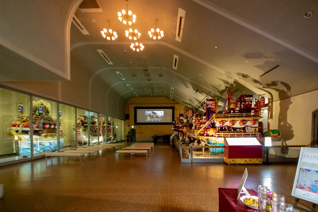 在园区内的“长崎宫日节展览馆(长崎传统艺能馆)”,可以观看当地著名的“长崎宫日节”的节庆演出等