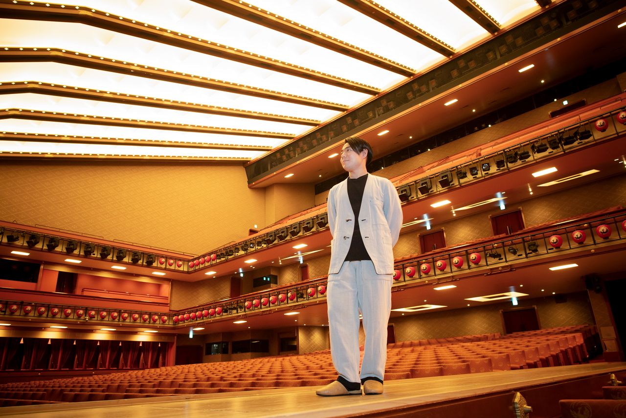 站在通往舞台的“花道”上,畅想出演《劝进帐》中的弁庆一角