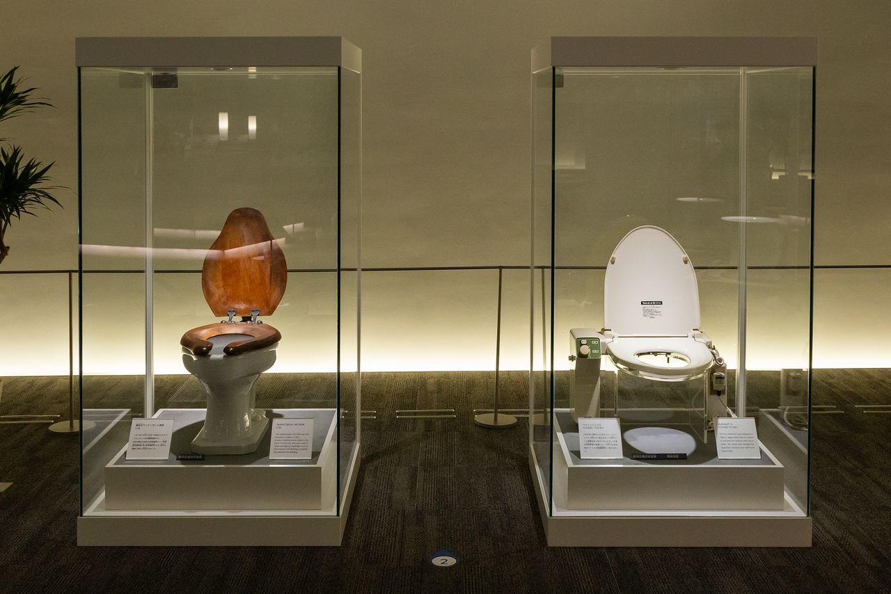 右边为第一代卫洗丽