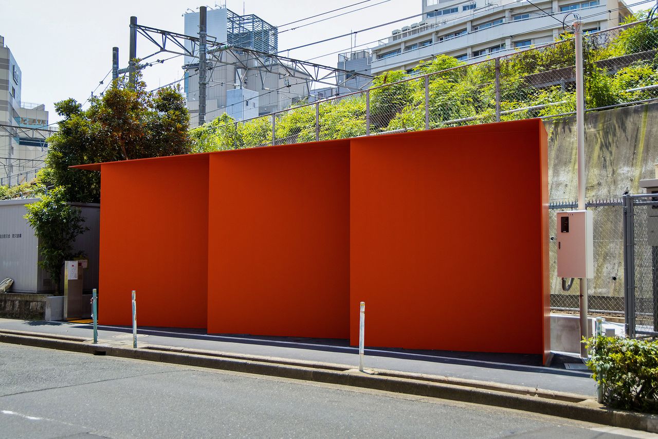 从涩谷一侧望去，外墙看似折纸装饰物